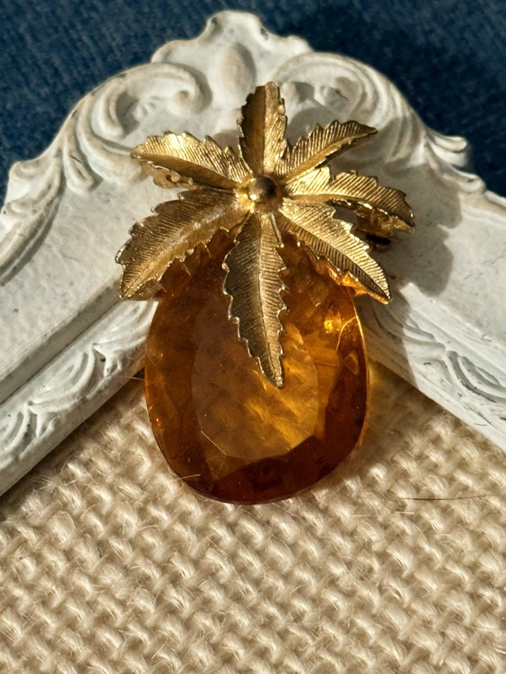 Vintage 60s Sarah Coventry "Autumn Haze" pineapple brooch amber citrine color